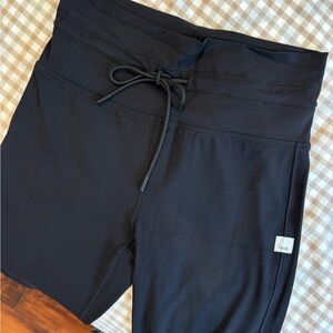 NWOT Vuori Black Performance Drawstring Leggings